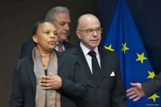 Christiane Taubira et Bernard Cazeneuve devant la presse à l'issue du Conseil JAI du 20 novembre 2015
