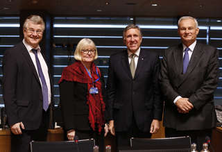 Markku Markkula, Hella Dunger-Loper, François Bausch et Nicolaas Beets