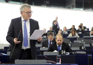 Nicolas Schmit devant le Parlement européen le 16 décembre 2015